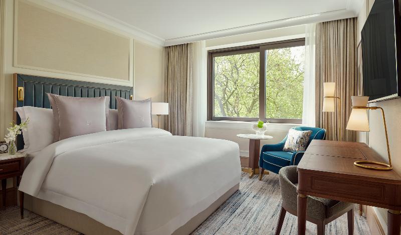 Superior Room, Jumeirah Carlton Tower London