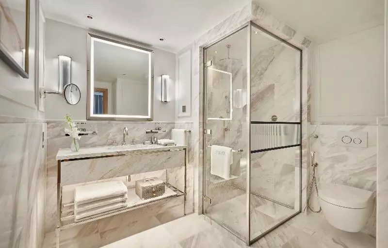 Superior Room, Jumeirah Carlton Tower London