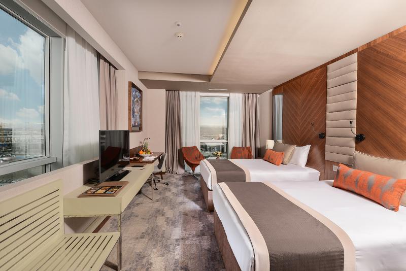 Superior Room, Jumeirah Carlton Tower London