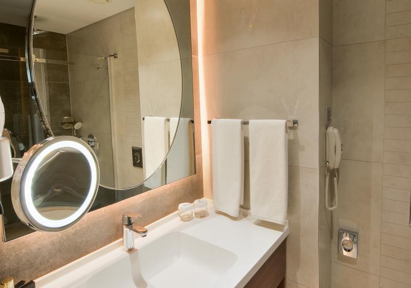 Номер Superior, Jumeirah Carlton Tower London