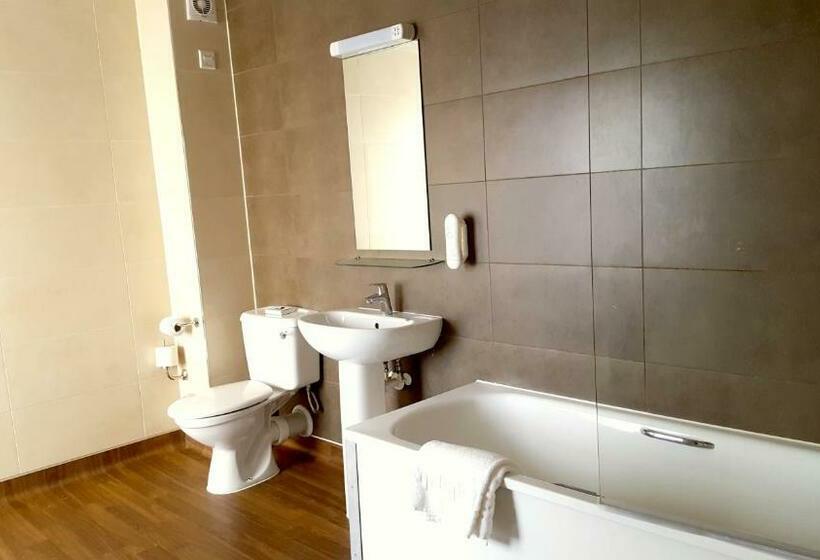 패밀리 룸, The Foley Arms Hotel Wetherspoon