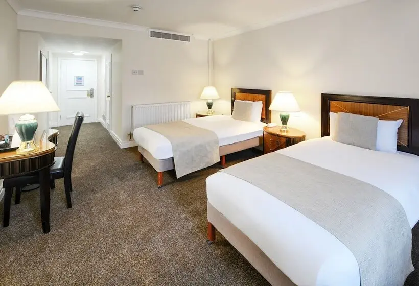 Perhehuone, Britannia Sachas Hotel Manchester