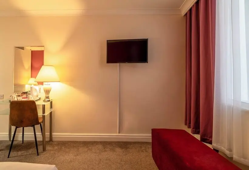 Perhehuone, Britannia Sachas Hotel Manchester