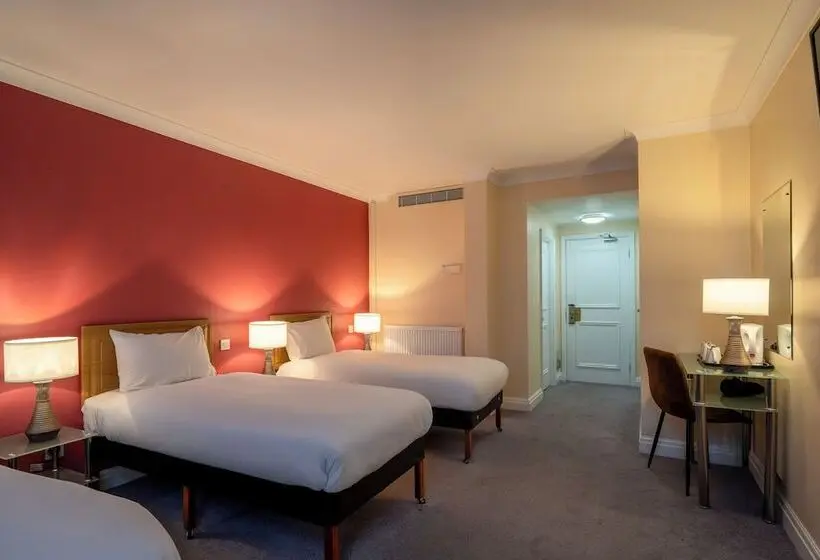 Standard Triple Room, Britannia Sachas Hotel Manchester