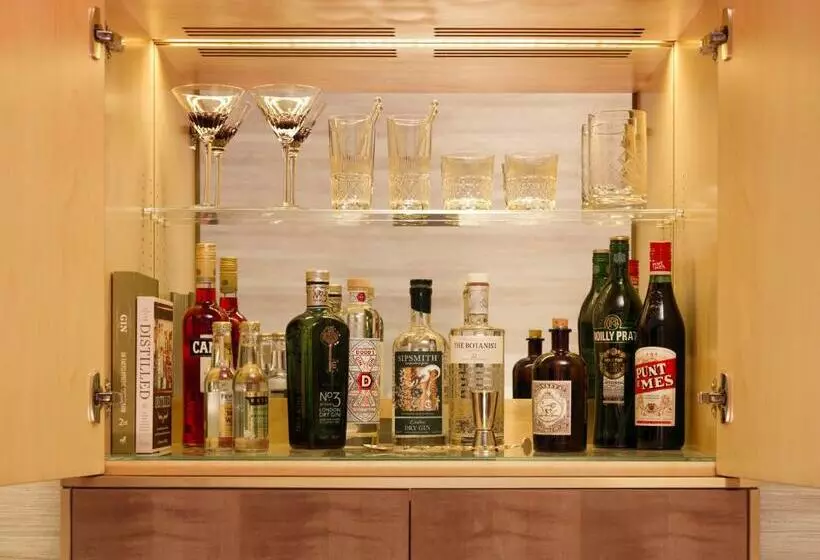 スタンダードスタジオ, Flemings Mayfair   Small Luxury Hotel Of The World