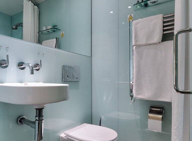 スタンダードルーム, Ambassadors Bloomsbury