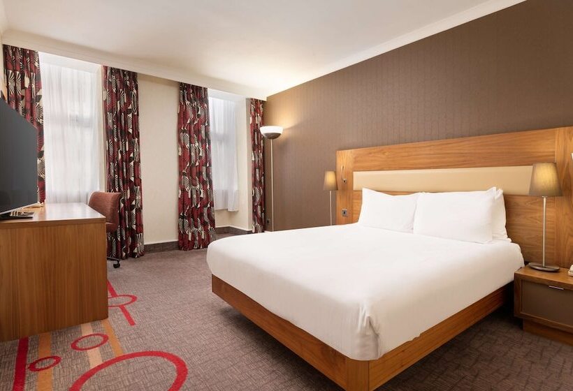 Номер Deluxe, Hilton London Olympia