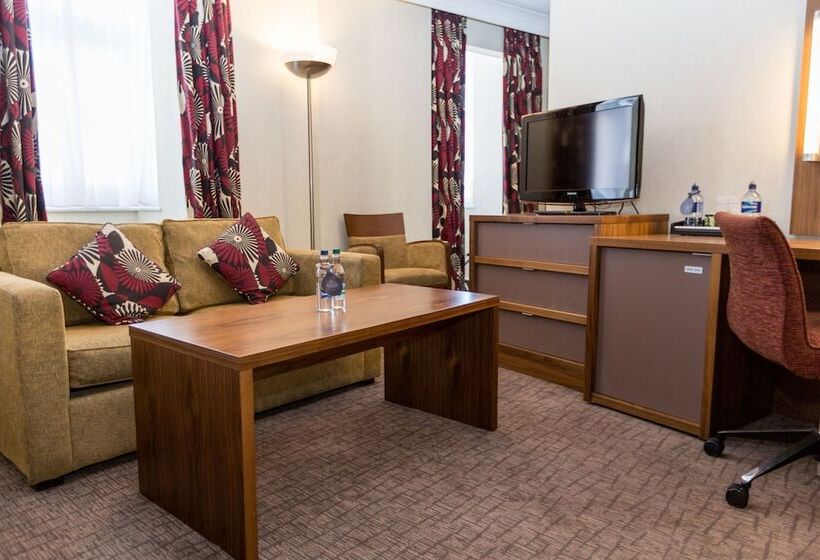 Люкс Повышенной Комфортности, Hilton London Olympia