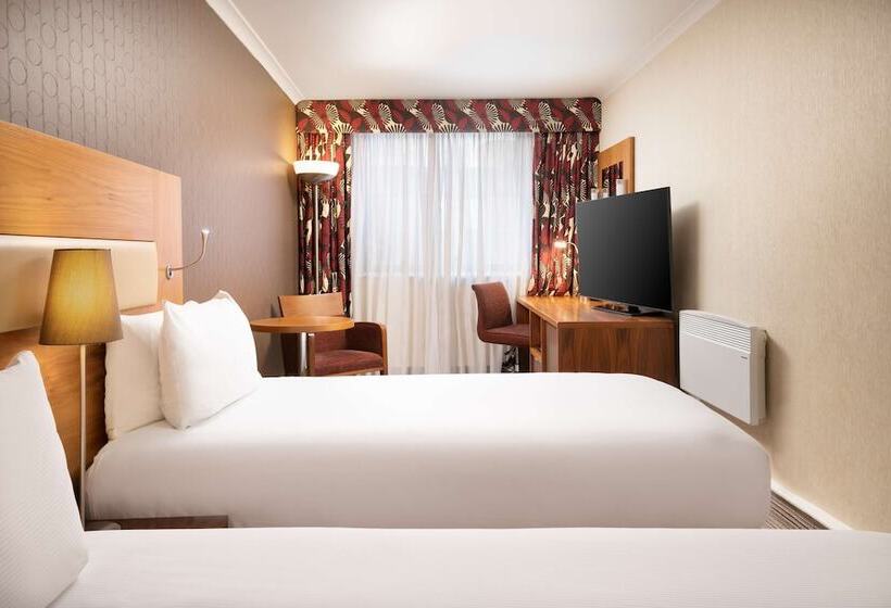 Номер Стандарт, Hilton London Olympia