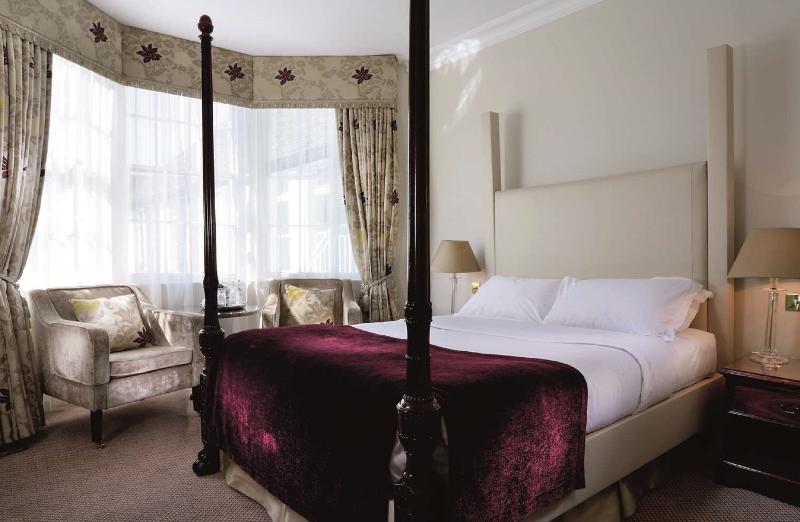 غرفة ديلوكس, Macdonald Bear