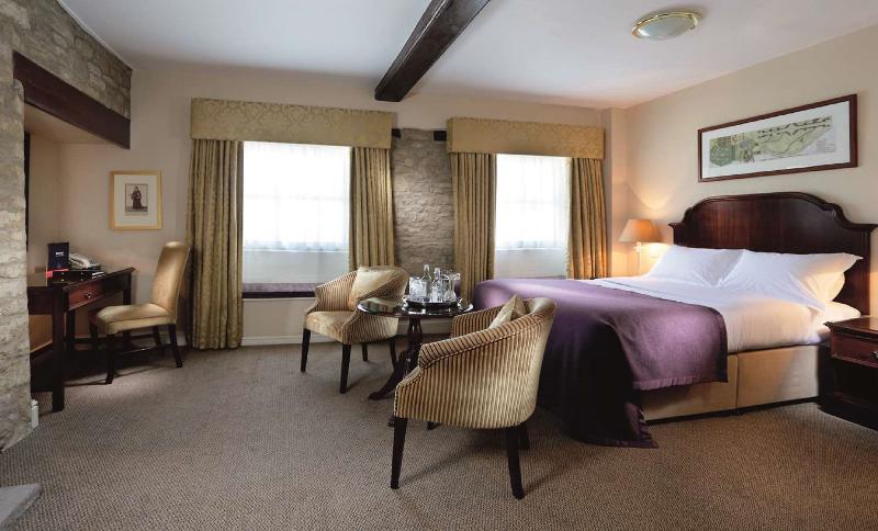 غرفة ديلوكس, Macdonald Bear