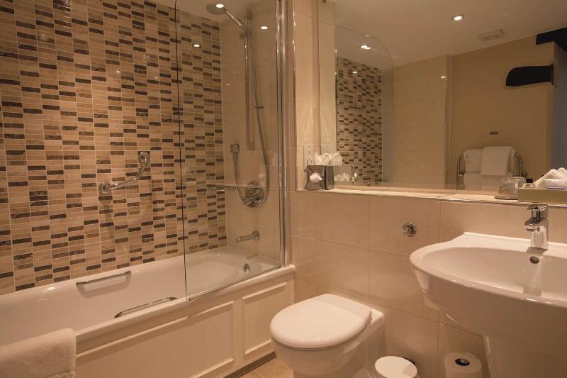 غرفة ديلوكس, Macdonald Bear