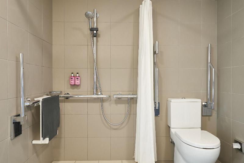 غرفة قياسية, Macdonald Bear