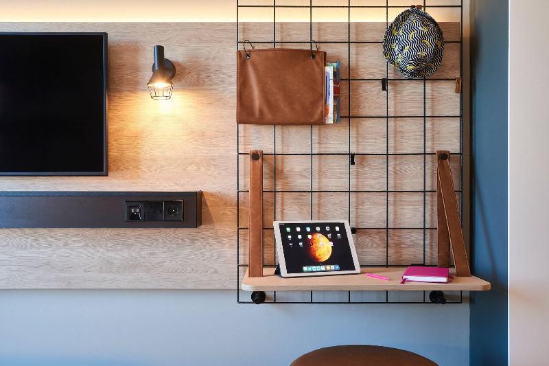 غرفة قياسية, Macdonald Bear