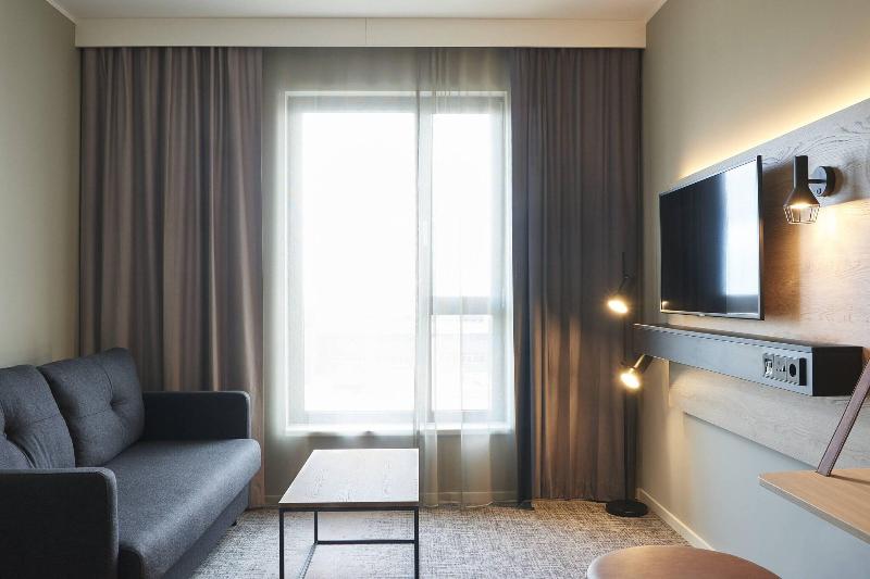 غرفة قياسية, Macdonald Bear