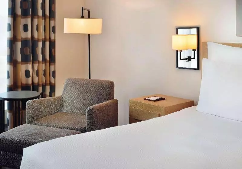 اتاق سوپریور, Mövenpick Ambassador Hotel Accra