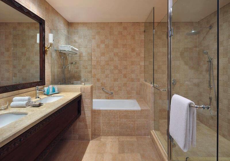 سوییت لوکس, Mövenpick Ambassador Hotel Accra