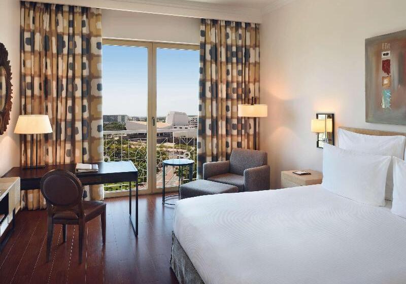 이그제큐티브 룸 킹사이즈 침대, Mövenpick Ambassador Hotel Accra