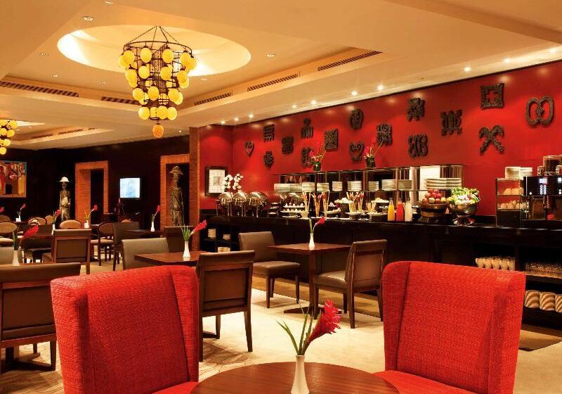 سوییت لوکس, Mövenpick Ambassador Hotel Accra