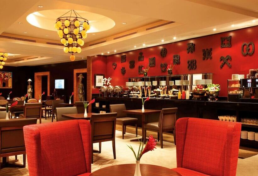 디럭스 스위트, Mövenpick Ambassador Hotel Accra