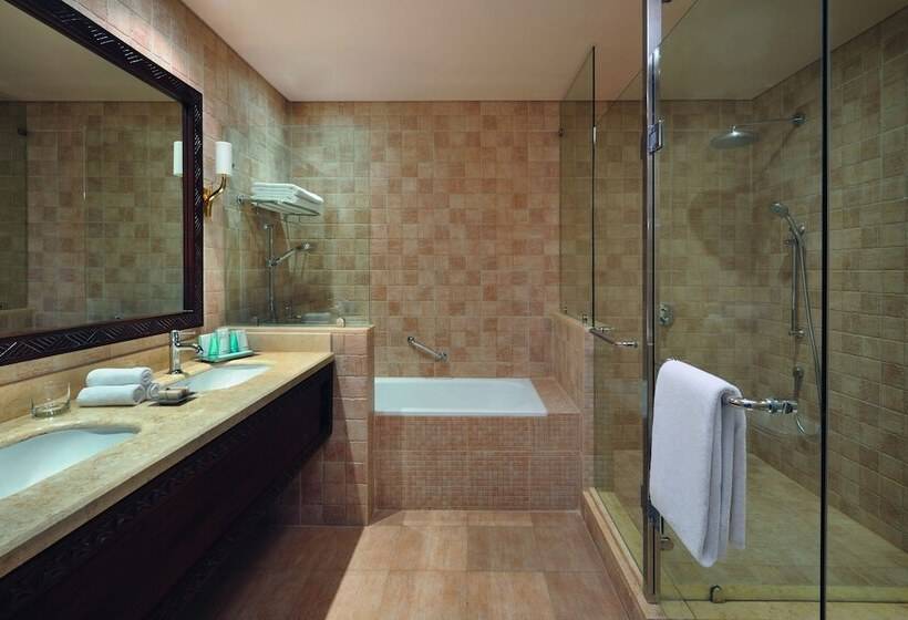 سوییت لوکس, Mövenpick Ambassador Hotel Accra