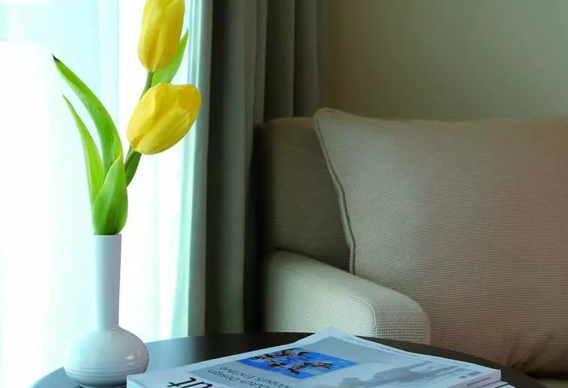 سوییت لوکس, Mövenpick Ambassador Hotel Accra