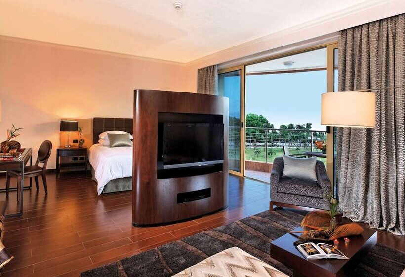 디럭스 스위트, Mövenpick Ambassador Hotel Accra