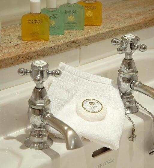 חדר סטנדרט מותאם לאדם עם מוגבלויות, North West Castle