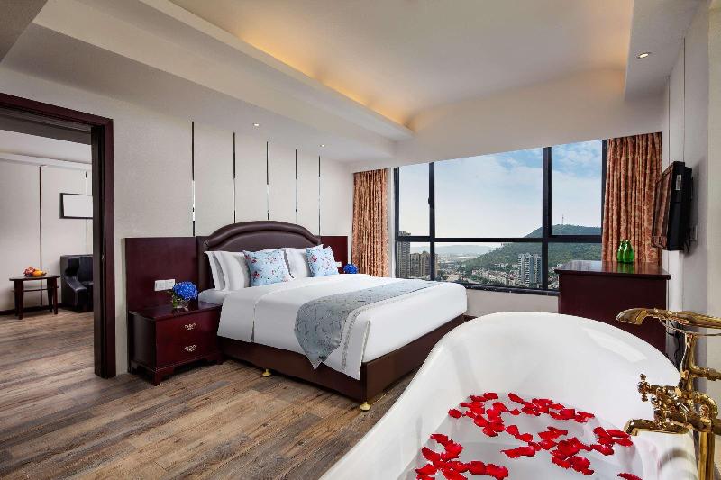 חדר משפחתי, North West Castle