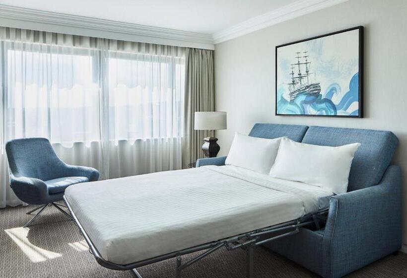 带大床的套房, Portsmouth Marriott