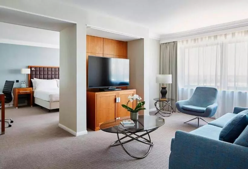 キングサイズベッドのスイートルーム, Portsmouth Marriott