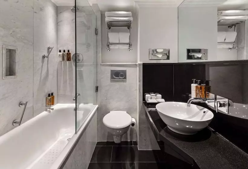 استودیوی استاندارد, Radisson Blu Hotel, London Bond Street