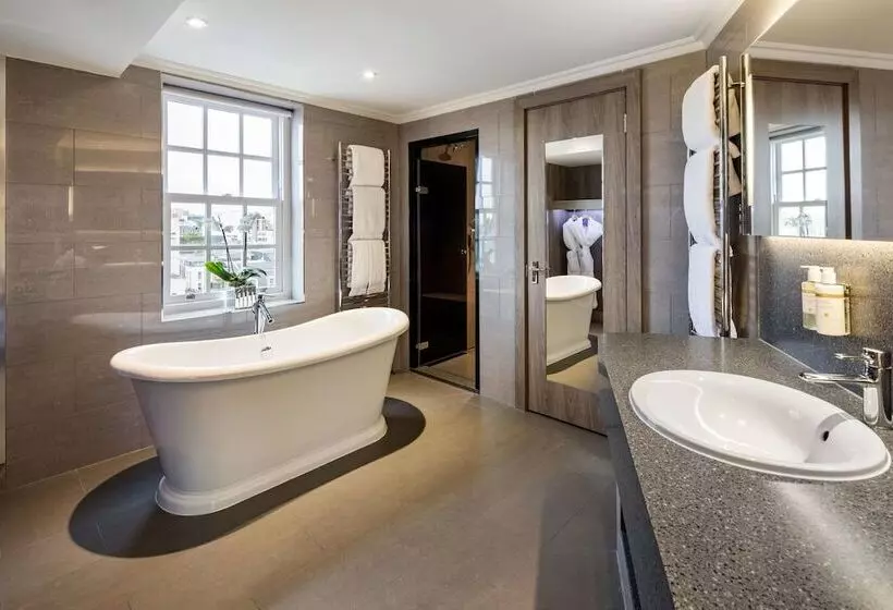 استودیوی استاندارد, Radisson Blu Hotel, London Bond Street