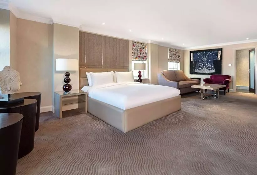 استودیوی استاندارد, Radisson Blu Hotel, London Bond Street