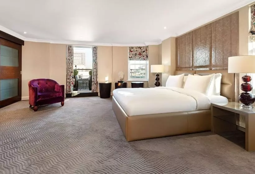 استودیوی استاندارد, Radisson Blu Hotel, London Bond Street