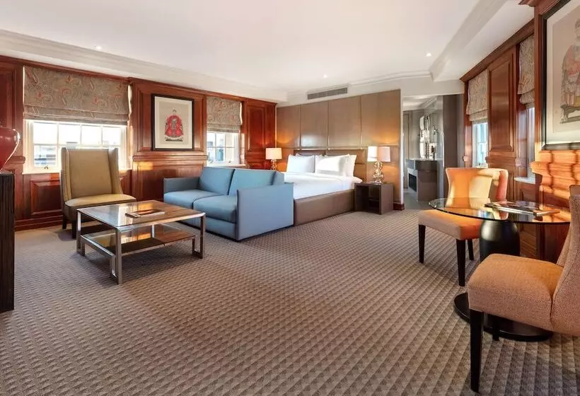 استودیوی استاندارد, Radisson Blu Hotel, London Bond Street