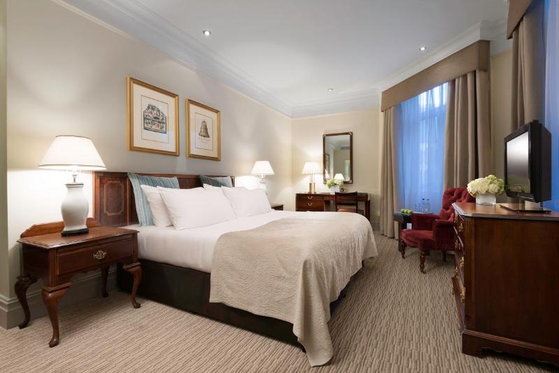 带大床的经典房间, St. James Court, A Taj Hotel, London