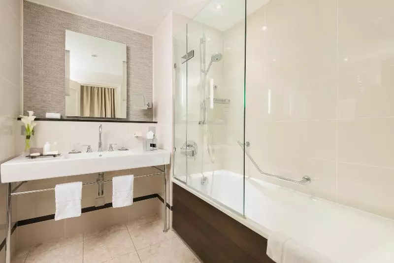 キングサイズベッドのエクゼクティブルーム, St. James  Court, A Taj Hotel, London