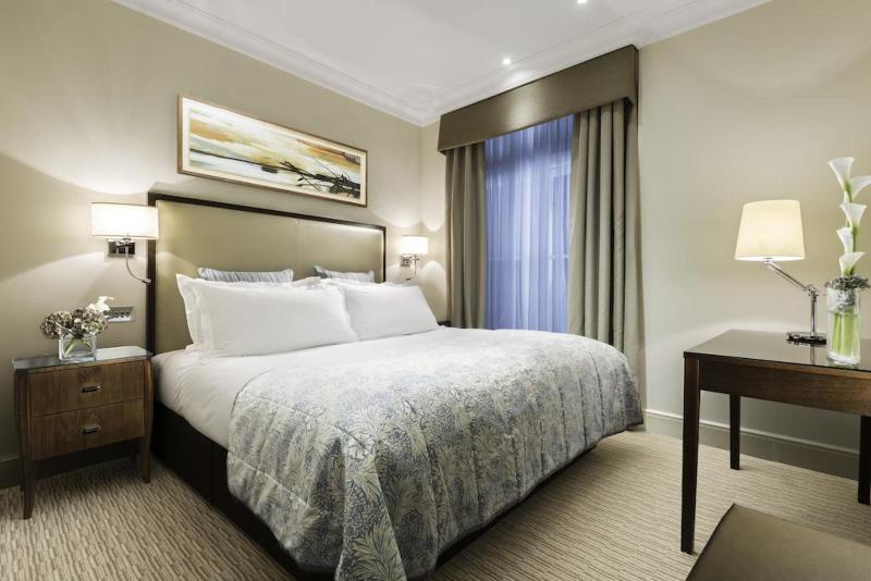 带大床的行政房间, St. James Court, A Taj Hotel, London