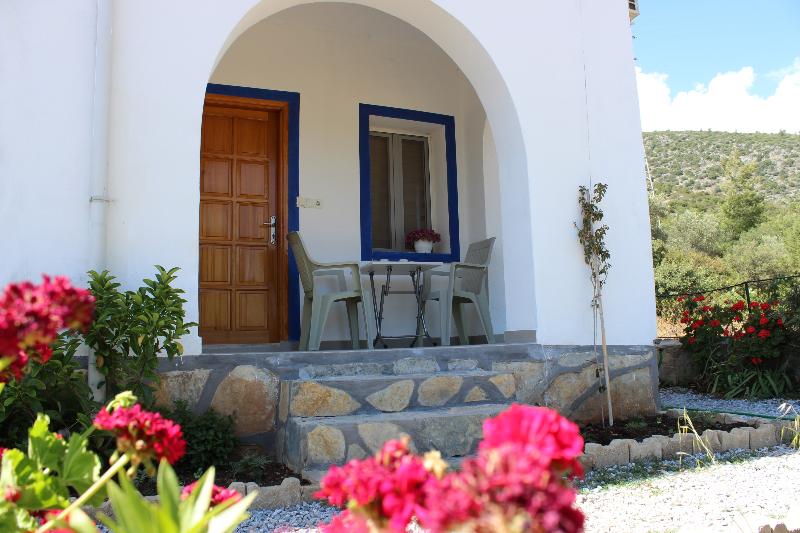 スーペリアトリプルルーム, The Athens Gate