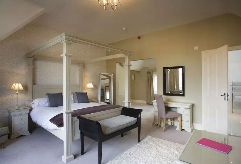 Deluxe room with river view, The Bell