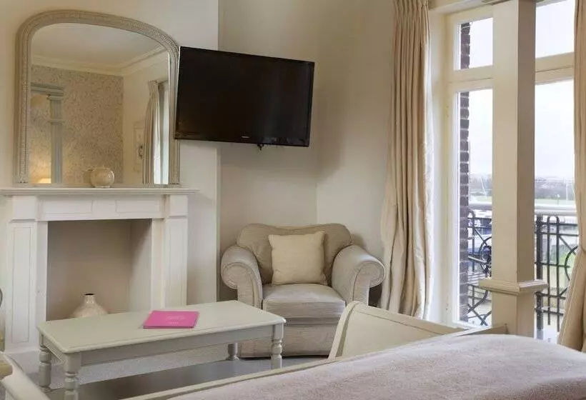 Deluxe room with river view, The Bell