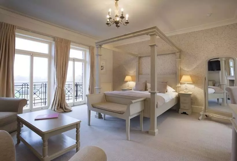 Deluxe room with river view, The Bell