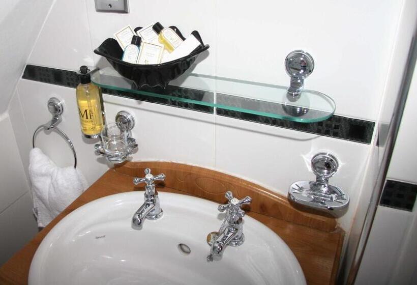 스탠다드 룸 킹사이즈 침대, The Hope Anchor