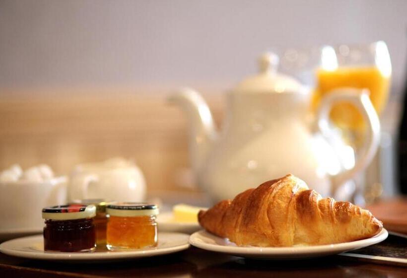 주니어 스위트, The Hope Anchor