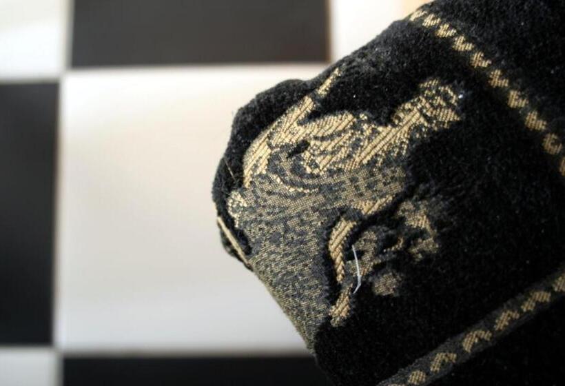 디럭스 룸, The Hope Anchor