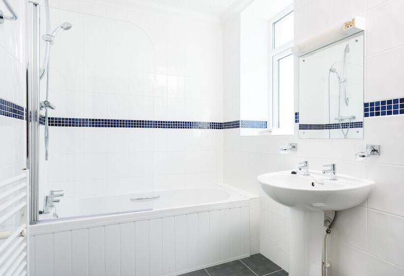 스탠다드 트리플 룸, The Kilbirnie