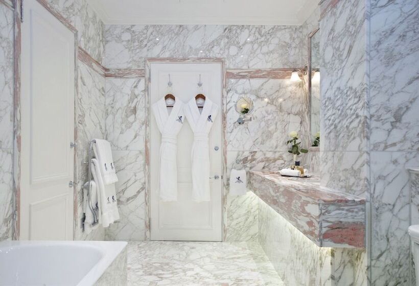 小型套房, The Ritz London