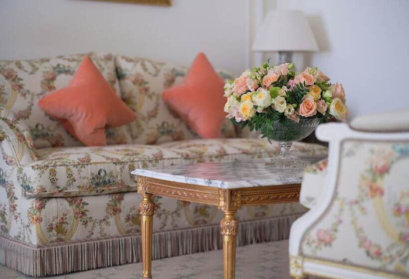 小型套房, The Ritz London