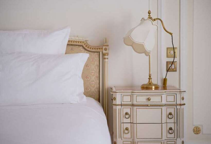 小型套房, The Ritz London